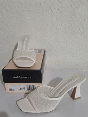 BCBGeneration RYIA Ivory Pearl Mesh Slide Mule sz. 6